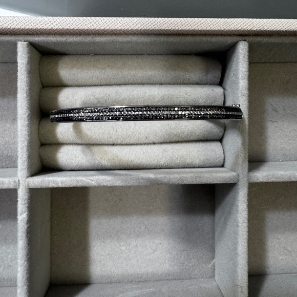 14K solid white gold bangle with natural clear & black diamonds. - Picture 3 of 3